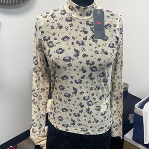 💜🤍 Levi’s Sheer Pattern Top